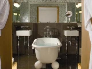 Pershing Hall 5* Parigi